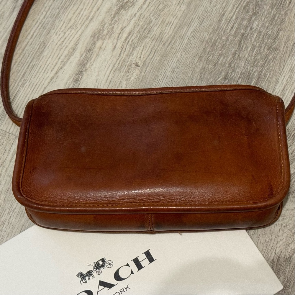 VINTAGE COACH British Tan Leather Zippered Crossbody Bag - EUC RARE - Picture 8 of 16
